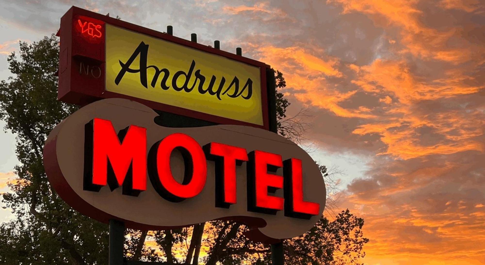 Andruss Motel Walker Exterior photo