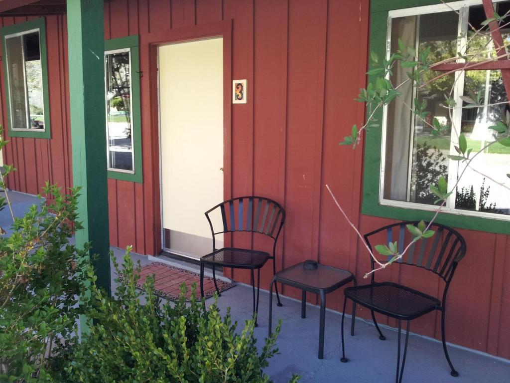 Andruss Motel Walker Exterior photo